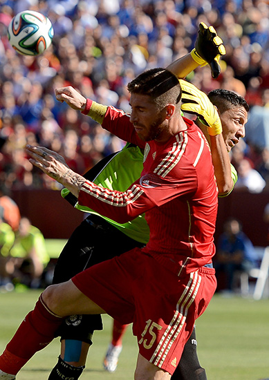 Photo of footballer Sergio Ramos and Derby Carrillo.