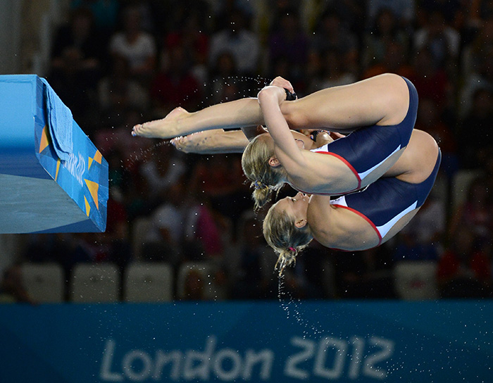Photo of Divers Sarah Barrow and Tonia Couch.